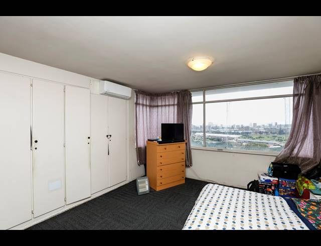 3 BEDROOM APARTMENT TO LET IN ESSENWOOD